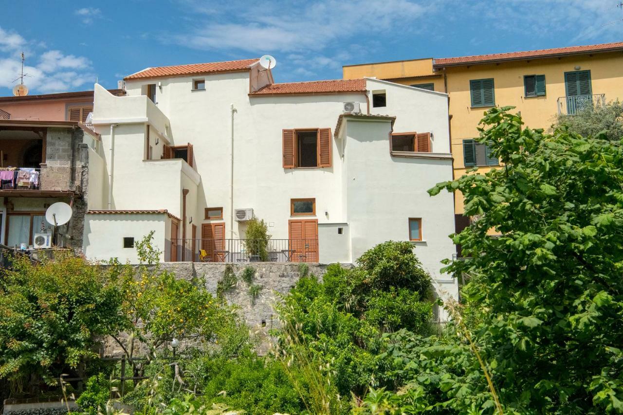 Guest house Casa D'amare 2*